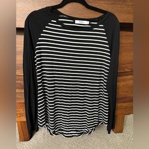 Chic Black and White Striped Long Sleeve Top